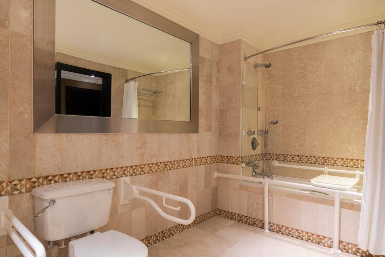 เลอ เมริเดียน เจดดาห์ Hotel ภายนอก รูปภาพ Bathroom