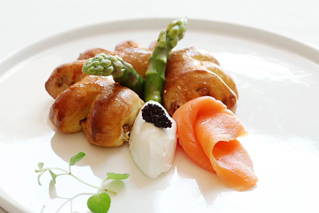 เลอ เมริเดียน เจดดาห์ Hotel ภายนอก รูปภาพ Caviar with asparagus and salmon
