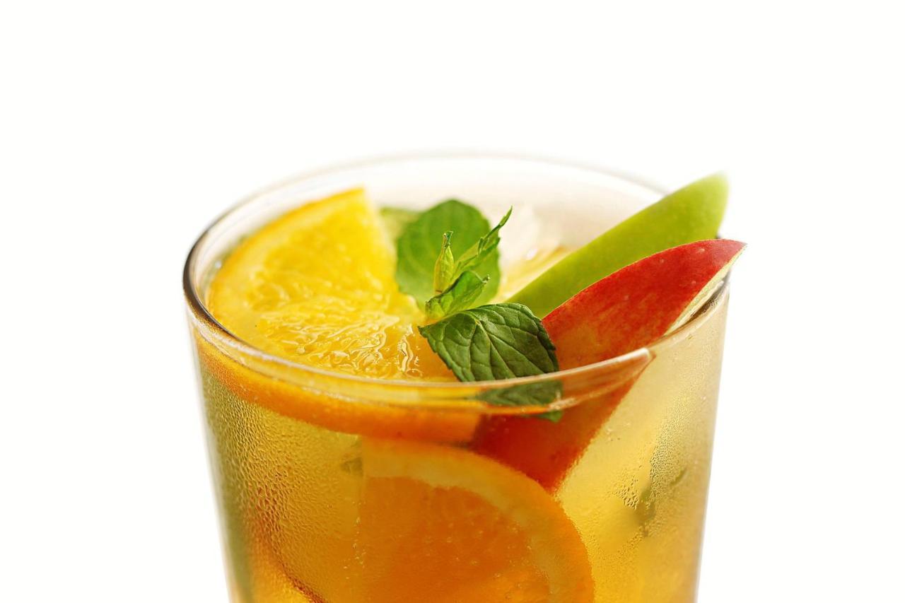 เลอ เมริเดียน เจดดาห์ Hotel ภายนอก รูปภาพ A glass of fruit punch