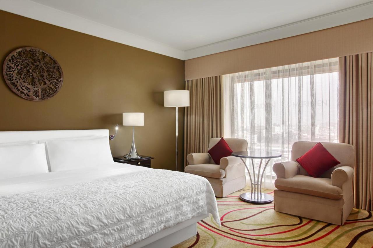 เลอ เมริเดียน เจดดาห์ Hotel ภายนอก รูปภาพ A guest room at the hotel