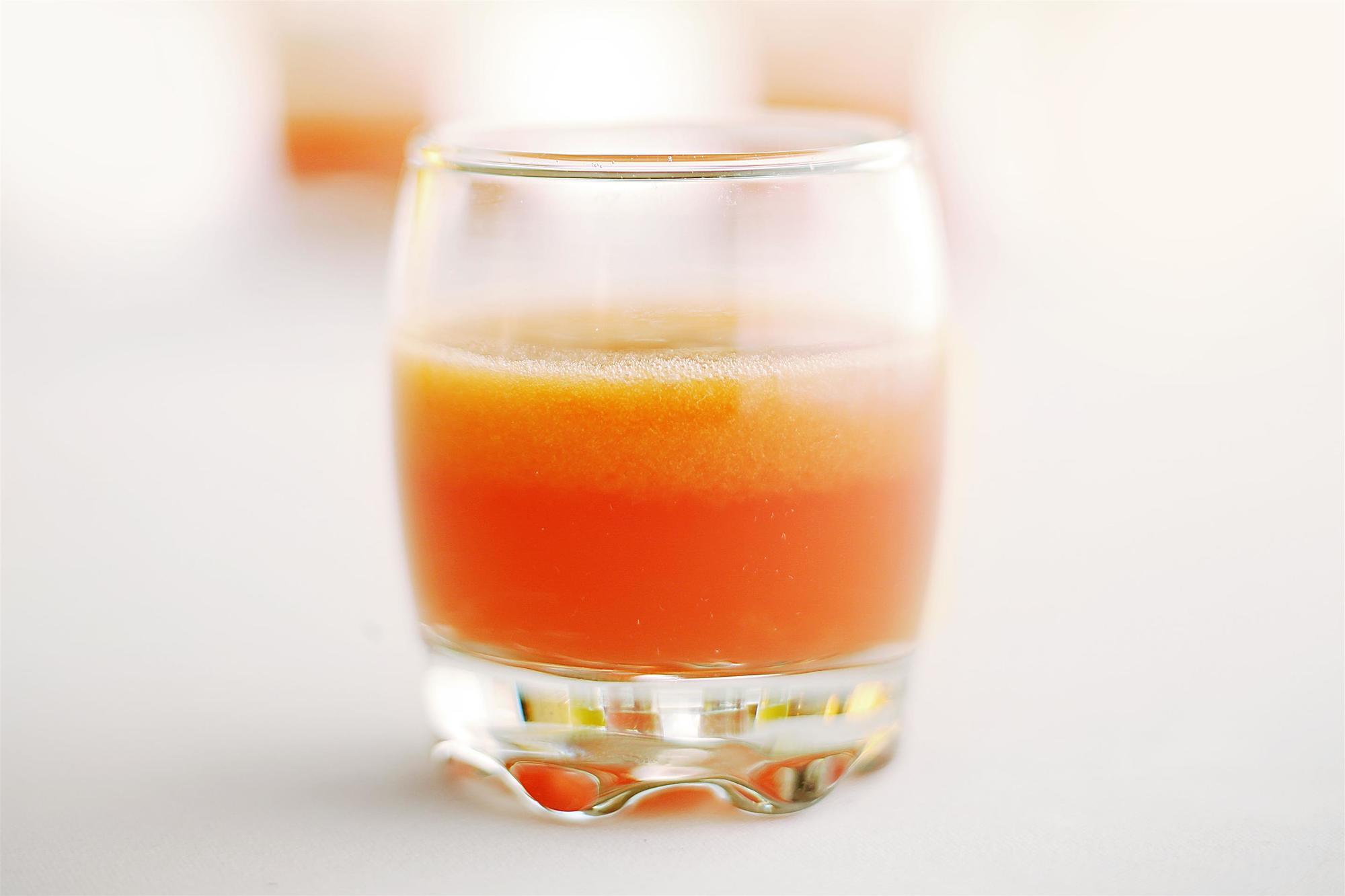 เลอ เมริเดียน เจดดาห์ Hotel ภายนอก รูปภาพ A glass of carrot juice
