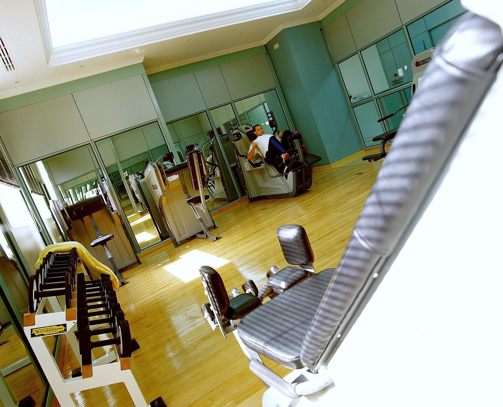 เลอ เมริเดียน เจดดาห์ Hotel ภายนอก รูปภาพ The gym at the 5th floor